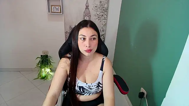 Snapshot of bella_99_ chatting on November 3, 2025, 12:28 pm bella 99 online show from November 3, 2025, 12:28 pm