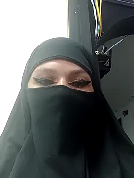 evelyn  salah online show from January 6, 2026, 10:45 pm