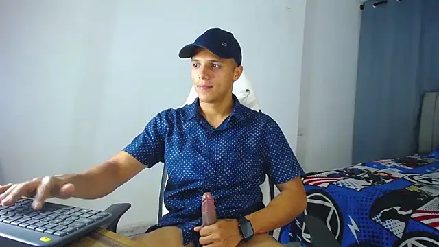 Snapshot of DavidAngell7 chatting on December 7, 2024, 4:31 am DavidAngell7 online show from December 7, 2024, 4:31 am