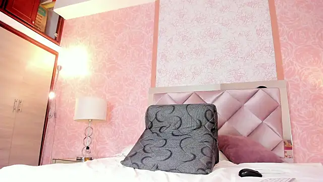 Scarleett 22 online show from November 28, 2025, 8:22 pm