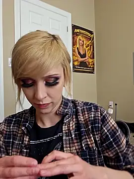 AmethystFoxx online show from March 18, 2026, 5:27 pm