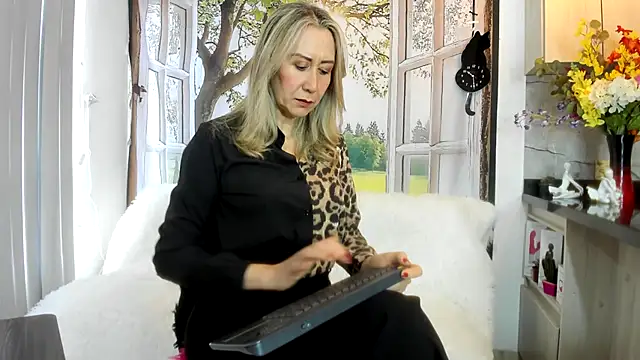 ashleymilf 1 online show from April 3, 2026, 3:32 pm