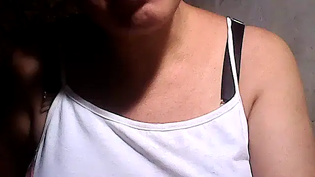 sweetsosie18 online show from May 13, 2026, 3:59 am