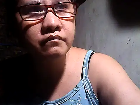 sweetsosie18 online show from May 16, 2026, 2:30 am