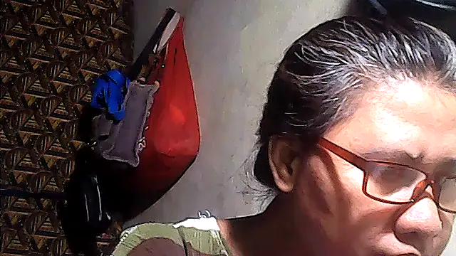 sweetsosie18 online show from May 28, 2026, 12:24 pm