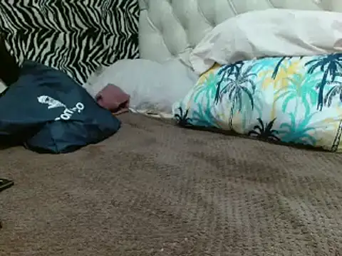 sharlot003 online show from February 11, 2025, 10:37 am