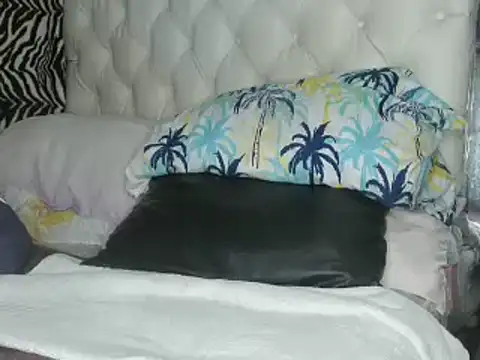 sharlot003 online show from February 18, 2025, 11:22 am