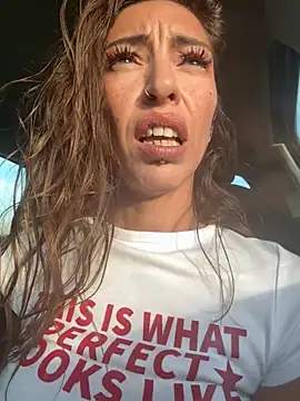 Snapshot of amanilouve chatting on February 22, 2026, 4:38 pm amanilouve online show from February 22, 2026, 4:38 pm