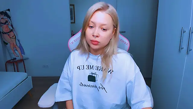 Snapshot of MonaLauu chatting on December 5, 2024, 9:50 am MonaLauu online show from December 5, 2024, 9:50 am