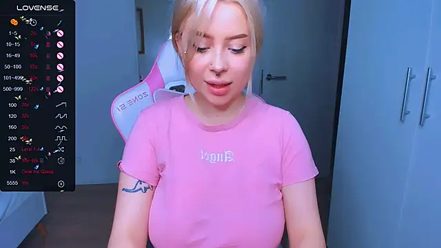 Snapshot of MonaLauu chatting on January 8, 2025, 11:10 am MonaLauu online show from January 8, 2025, 11:10 am