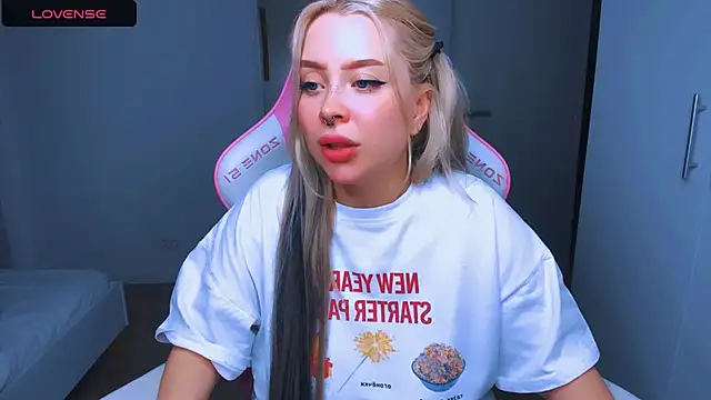 Snapshot of MonaLauu chatting on January 11, 2025, 2:04 pm MonaLauu online show from January 11, 2025, 2:04 pm