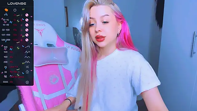 Snapshot of MonaLauu chatting on March 19, 2025, 12:12 pm MonaLauu online show from March 19, 2025, 12:12 pm