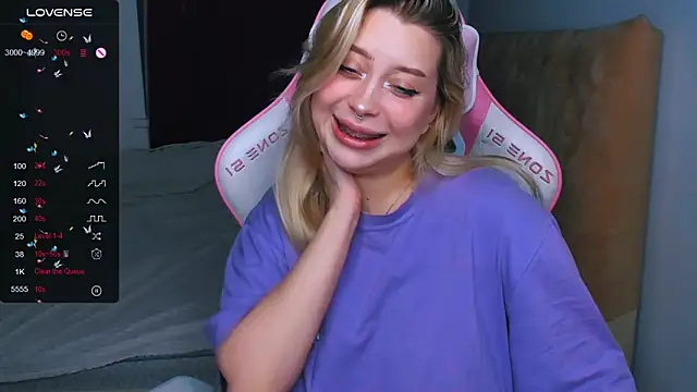 Snapshot of MonaLauu chatting on September 28, 2025, 2:06 am MonaLauu online show from September 28, 2025, 2:06 am