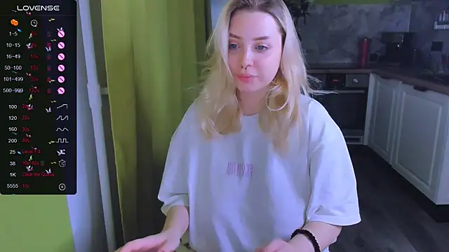 Snapshot of MonaLauu chatting on November 22, 2025, 8:08 pm MonaLauu online show from November 22, 2025, 8:08 pm