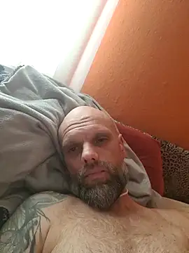 Snapshot of Ladyshaker82 chatting on November 26, 2025, 12:28 pm Ladyshaker82 online show from November 26, 2025, 12:28 pm