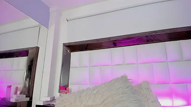 MiaConte online show from December 13, 2024, 1:26 am