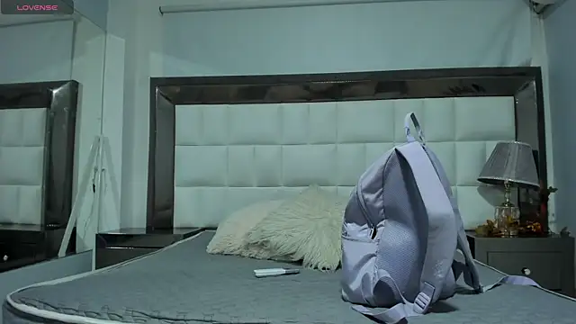 MiaConte online show from December 19, 2024, 7:51 pm