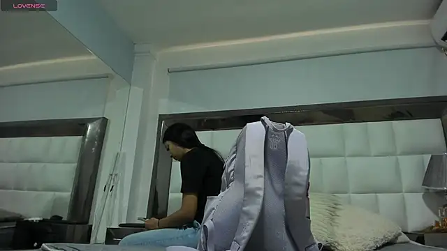 MiaConte online show from December 27, 2024, 7:46 pm