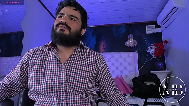 Snapshot of MichaelBear_ chatting on February 22, 2026, 12:04 pm MichaelBear online show from February 22, 2026, 12:04 pm