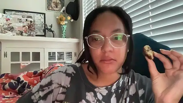 Snapshot of dreamyriri chatting on April 18, 2026, 1:59 pm dreamyriri online show from April 18, 2026, 1:59 pm