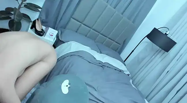 Snapshot of xTransQueenx chatting on February 6, 2025, 5:25 am xTransQueenx online show from February 6, 2025, 5:25 am