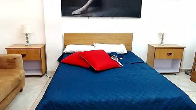 Snapshot of MaloryAndLuna chatting on October 1, 2025, 12:00 pm MaloryAndLuna online show from October 1, 2025, 12:00 pm