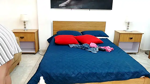 Snapshot of MaloryAndLuna chatting on October 15, 2025, 11:54 am MaloryAndLuna online show from October 15, 2025, 11:54 am