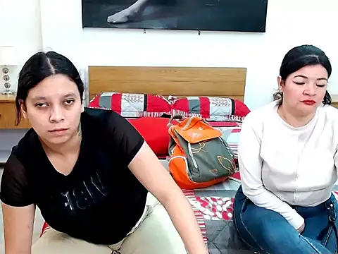 Snapshot of MaloryAndLuna chatting on October 20, 2025, 12:05 pm MaloryAndLuna online show from October 20, 2025, 12:05 pm