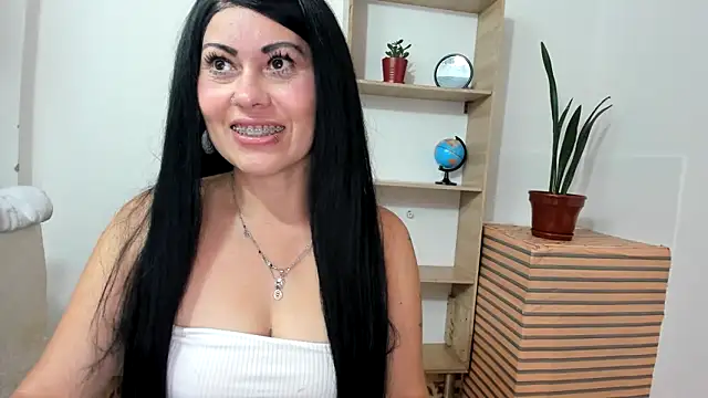 Tania mature online show from September 26, 2025, 5:50 pm