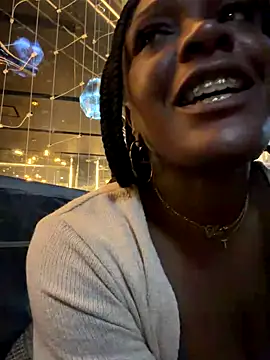 TilaTotti online show from October 27, 2025, 6:06 am