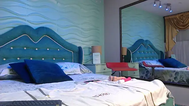 JolieDuvalle online show from November 12, 2025, 1:11 pm