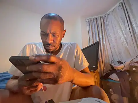 Snapshot of CuzzyB69 chatting on March 7, 2025, 5:40 am CuzzyB69 online show from March 7, 2025, 5:40 am