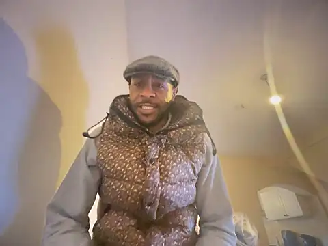 Snapshot of CuzzyB69 chatting on March 11, 2025, 12:50 pm CuzzyB69 online show from March 11, 2025, 12:50 pm