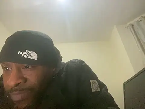 Snapshot of CuzzyB69 chatting on March 18, 2025, 7:31 pm CuzzyB69 online show from March 18, 2025, 7:31 pm