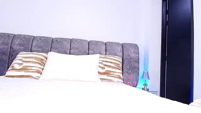 naia blessed online show from November 21, 2025, 7:12 pm