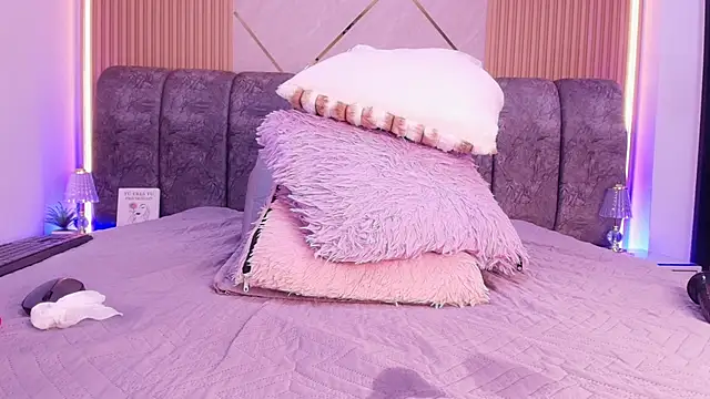 naia blessed online show from April 17, 2026, 10:57 pm