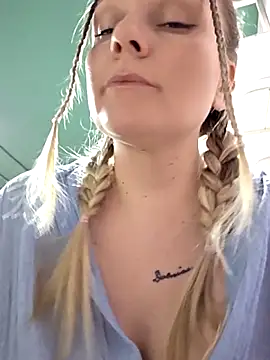 Bondgirl 013 online show from April 5, 2026, 5:21 pm