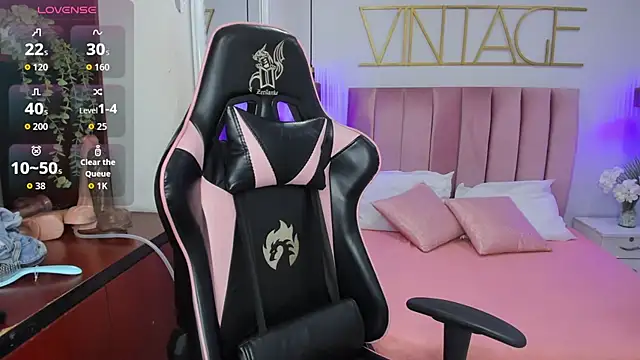 amy-thomson1 online show from September 22, 2025, 12:40 pm