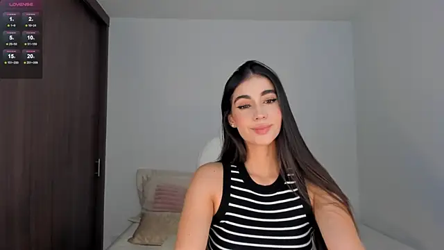 RebeccaBaxter online show from December 4, 2024, 2:20 am