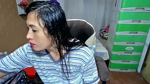 Snapshot of M_e_c_e_l chatting on May 3, 2026, 1:44 am M e c e l online show from May 3, 2026, 1:44 am