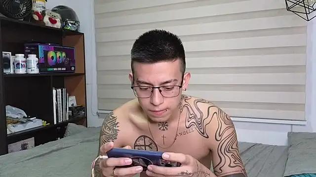 Snapshot of SIXXTOLOVE18 chatting on November 5, 2025, 6:35 am SIXXTOLOVE18 online show from November 5, 2025, 6:35 am