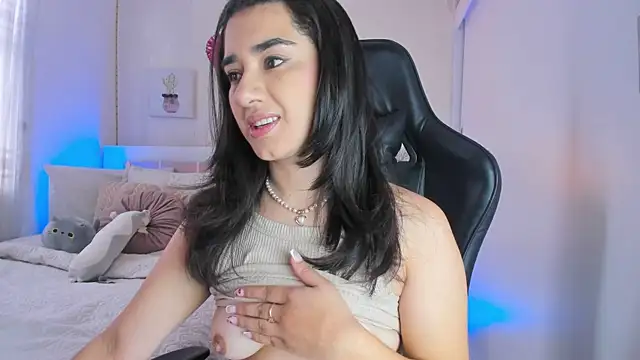 annadu011 online show from March 17, 2025, 2:23 pm