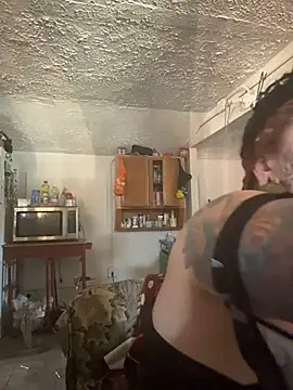 Snapshot of evacheers chatting on February 18, 2026, 2:35 pm evacheers online show from February 18, 2026, 2:35 pm