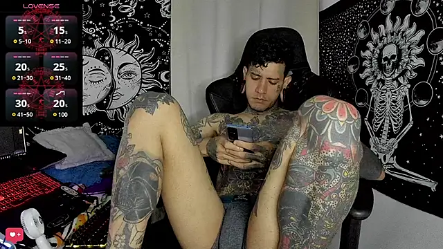 Snapshot of josh__ackerman chatting on January 20, 2025, 12:57 am josh ackerman online show from January 20, 2025, 12:57 am