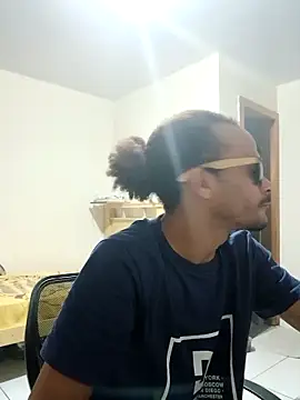 Snapshot of JamesQuaresma chatting on February 10, 2025, 4:19 am JamesQuaresma online show from February 10, 2025, 4:19 am