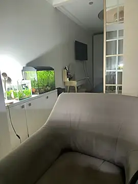 remirann  online show from February 26, 2025, 5:28 pm