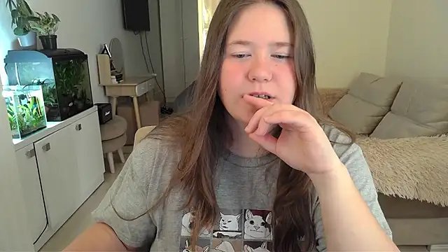 remirann  online show from March 18, 2025, 7:41 am