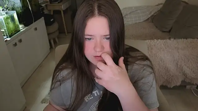 remirann  online show from April 22, 2026, 12:18 pm