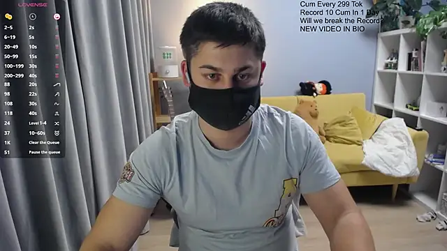 Snapshot of Tomguys chatting on April 30, 2026, 8:15 pm Tomguys online show from April 30, 2026, 8:15 pm