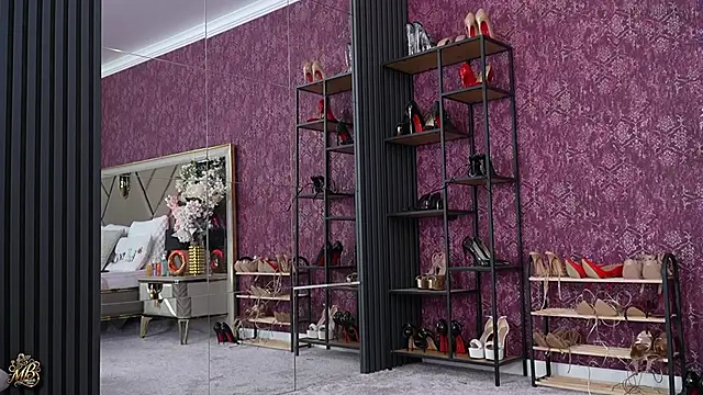 Snapshot of MishaBrizo chatting on November 12, 2025, 7:42 am MishaBrizo online show from November 12, 2025, 7:42 am